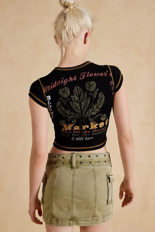 商品Urban Outfitters|Midnight Flower Market Baby Tee,价格¥133,第5张图片详细描述