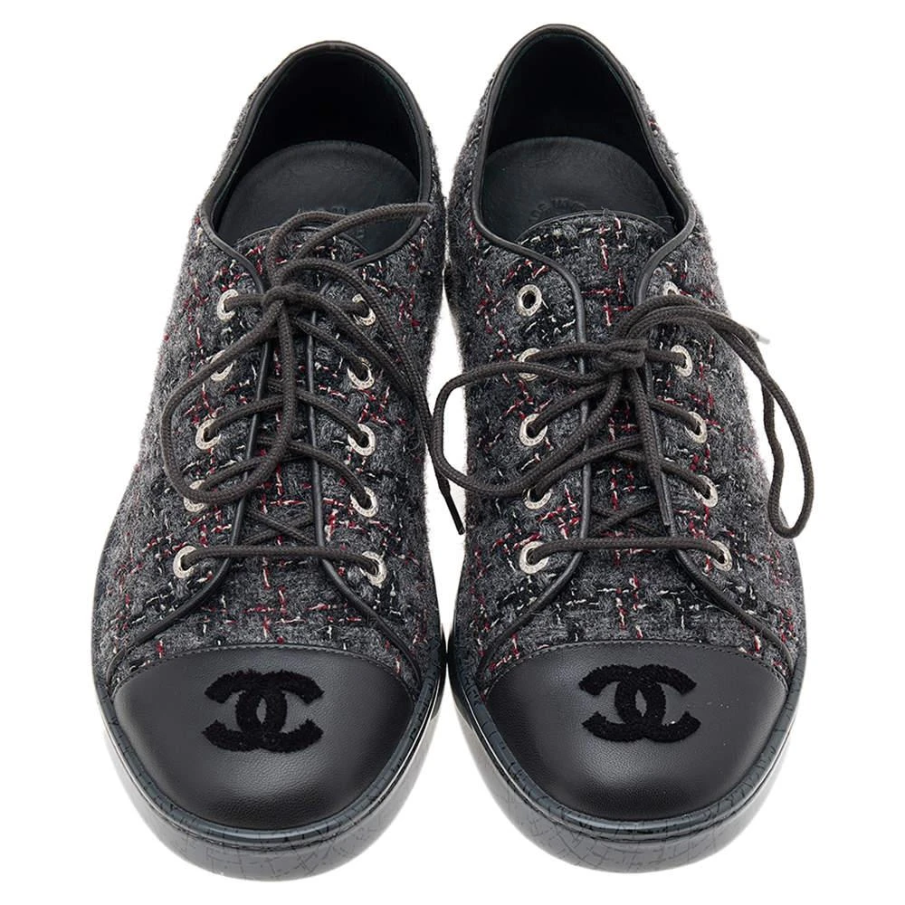 商品[二手商品] Chanel|Chanel Grey Tweed And Leather CC Cap Toe Low Top Sneakers Size 38,价格¥4219,第3张图片详细描述