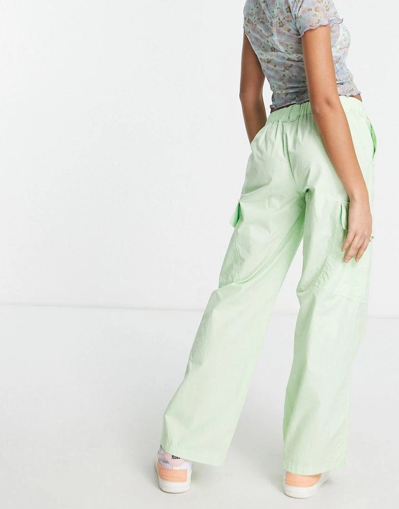 商品ASOS|ASOS DESIGN Petite 00's low rise cargo trousers in bright lime,价格¥113,第2张图片详细描述