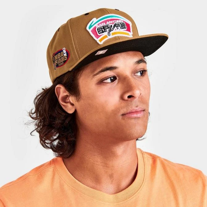 商品Mitchell and Ness|Mitchell & Ness San Antonio Spurs NBA Wheat Hardwood Classics Snapback Hat,价格¥112,第1张图片