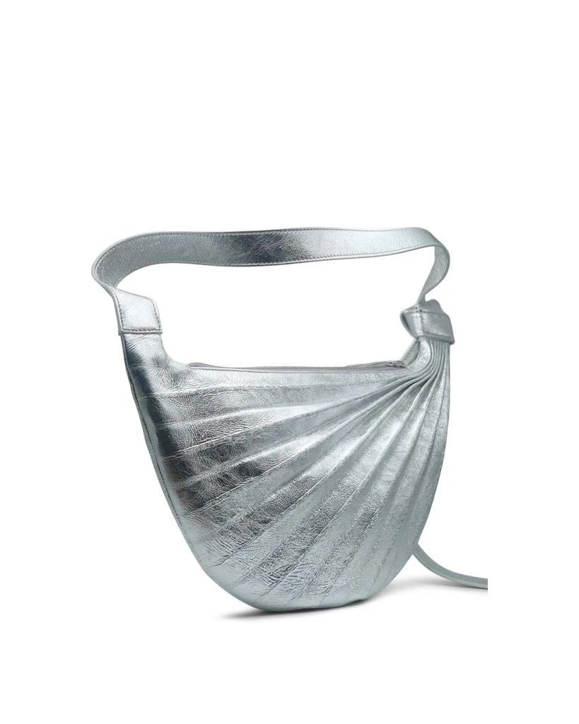 商品Sabrina Zeng|Chiaroscuro Hammock Sling Bag Silver,价格¥2605,第2张图片详细描述