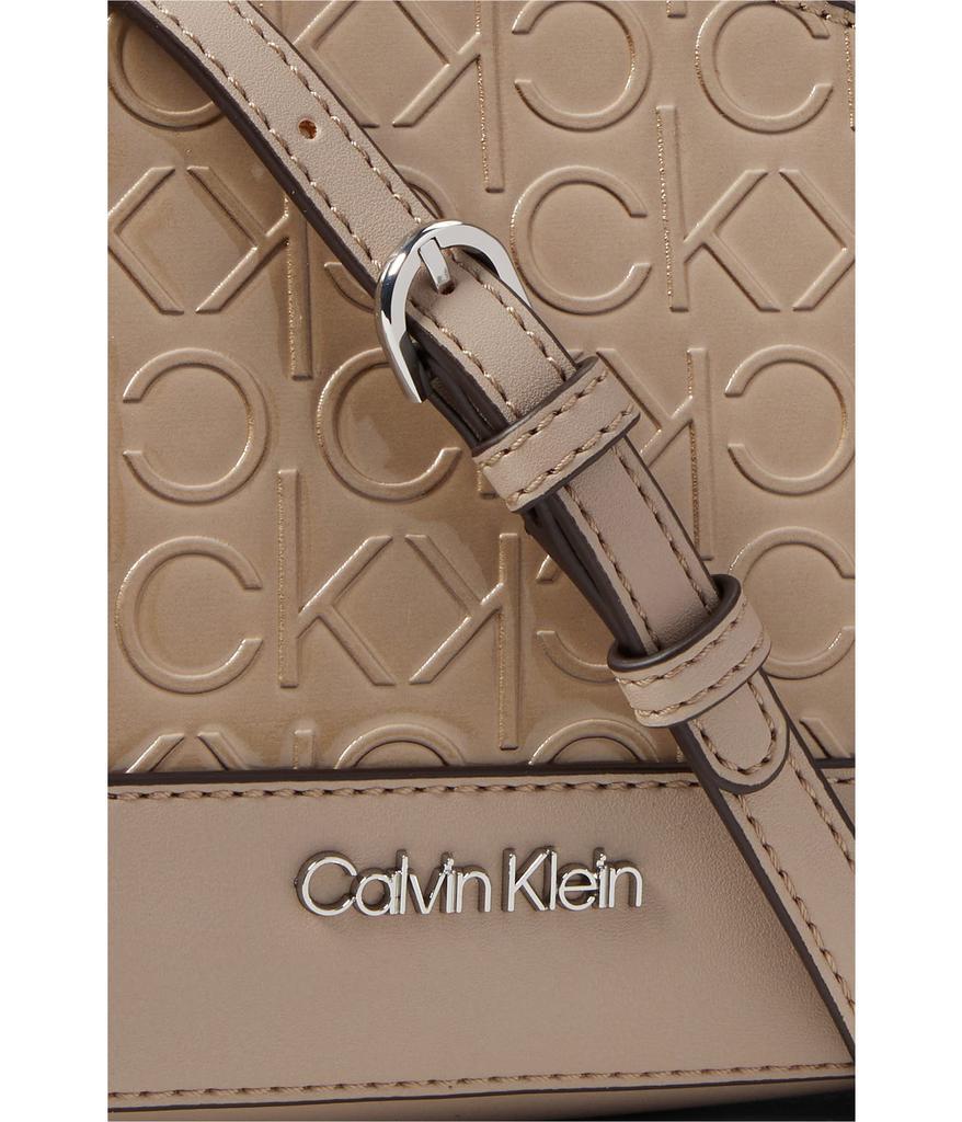 商品Calvin Klein|Ashley Crossbody,价格¥409,第4张图片详细描述