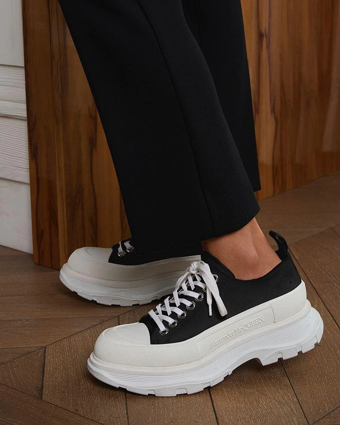 商品Alexander McQueen|Women's Tread Slick Low Top Platform Sneakers,价格¥5622,第2张图片详细描述