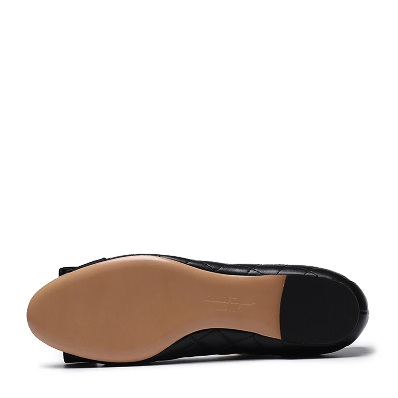 Salvatore Ferragamo 菲拉格慕 女士黑色牛皮平底鞋 12-655-0672100 商品