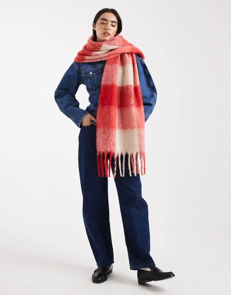 商品Threadbare|Threadbare blanket scarf in red gingham print,价格¥161,第2张图片详细描述