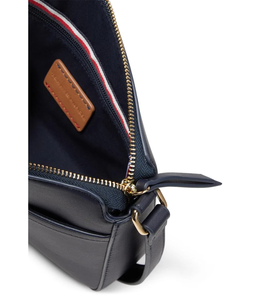 商品Tommy Hilfiger|Serena Crossbody with Pouch,价格¥818,第3张图片详细描述