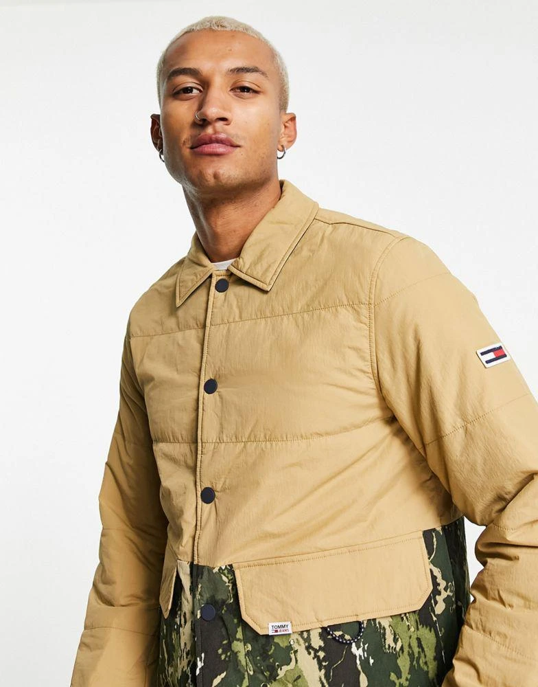 商品Tommy Hilfiger|Tommy Jeans plain and camo print reversible coach jacket in navy/beige camo print,价格¥728,第3张图片详细描述