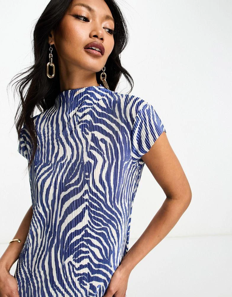 商品ASOS|ASOS DESIGN grown neck plisse midi dress with cap sleeve in blue zebra,价格¥350,第3张图片详细描述