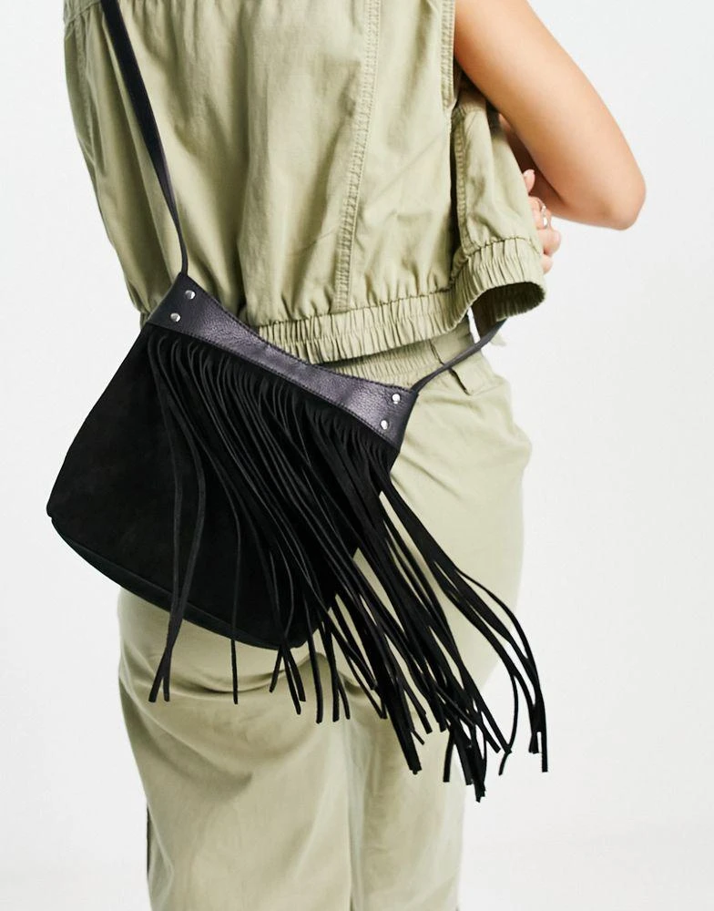 商品ASOS|ASOS DESIGN suede tassel crossbody in black,价格¥445,第3张图片详细描述