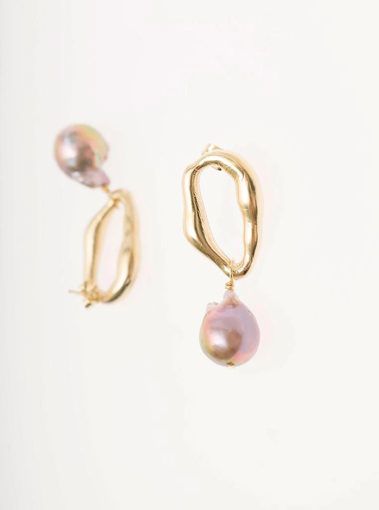 商品FORTE_FORTE|Forte_Forte Gold-tone Sculpture Earrings With Fresh-water Pearl Pendant In Bronze Woman,价格¥1370,第2张图片详细描述