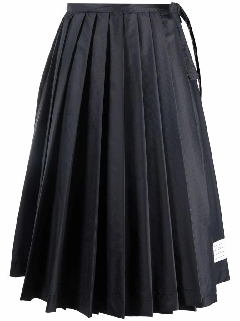 商品Thom Browne|THOM BROWNE WOMEN BELOW KNEE PLEATED WRAP SKIRT IN SHEER NYLON RIPSTOP,价格¥3079,第5张图片详细描述