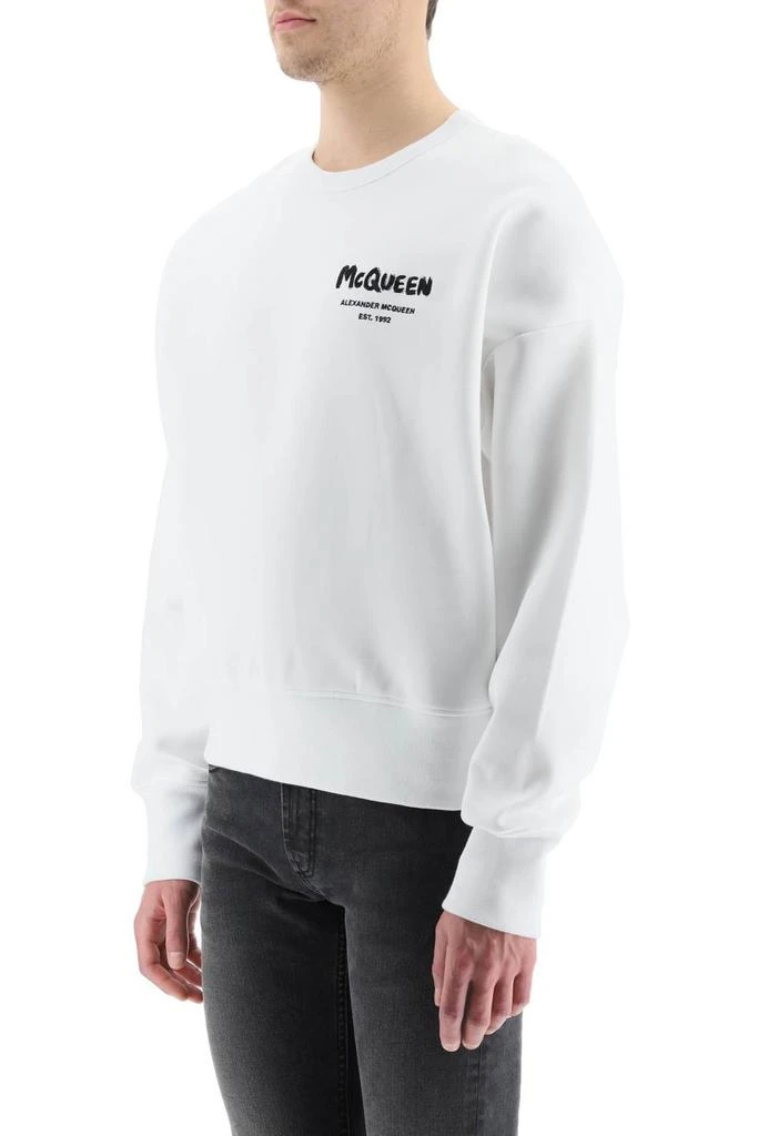 商品Alexander McQueen|Alexander McQueen Grafitti Logo Printed Crewneck Sweatshirt,价格¥2355,第5张图片详细描述