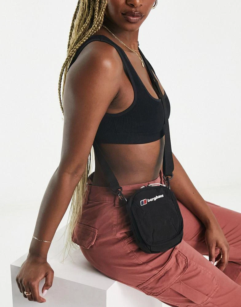 商品Berghaus|Berghaus logo cross body flight bag in black,价格¥314,第1张图片