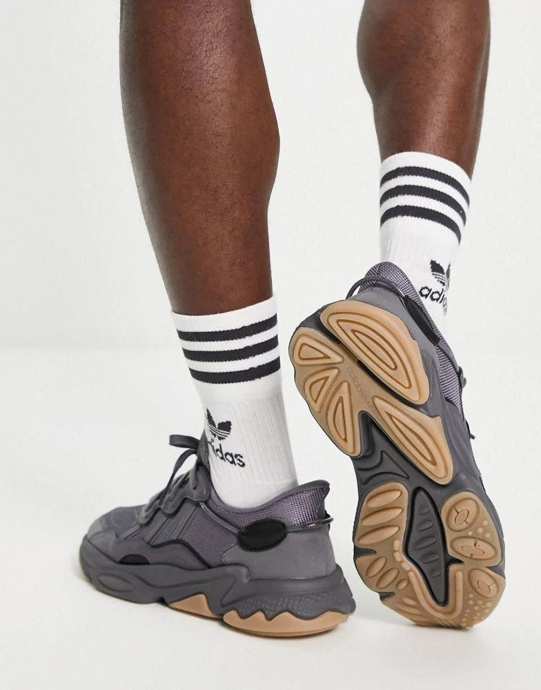 商品Adidas|adidas Originals Ozweego trainers in dark grey,价格¥717,第3张图片详细描述