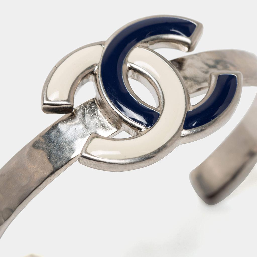 Chanel Hammered Silver Tone Enamel CC Cuff Bracelet商品第2张图片规格展示