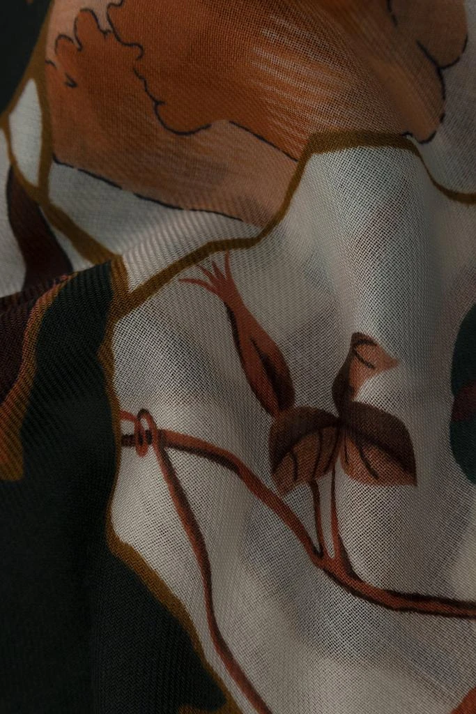 商品Salvatore Ferragamo|Salvatore Ferragamo Floral Printed Fringed Scarf,价格¥2888,第3张图片详细描述