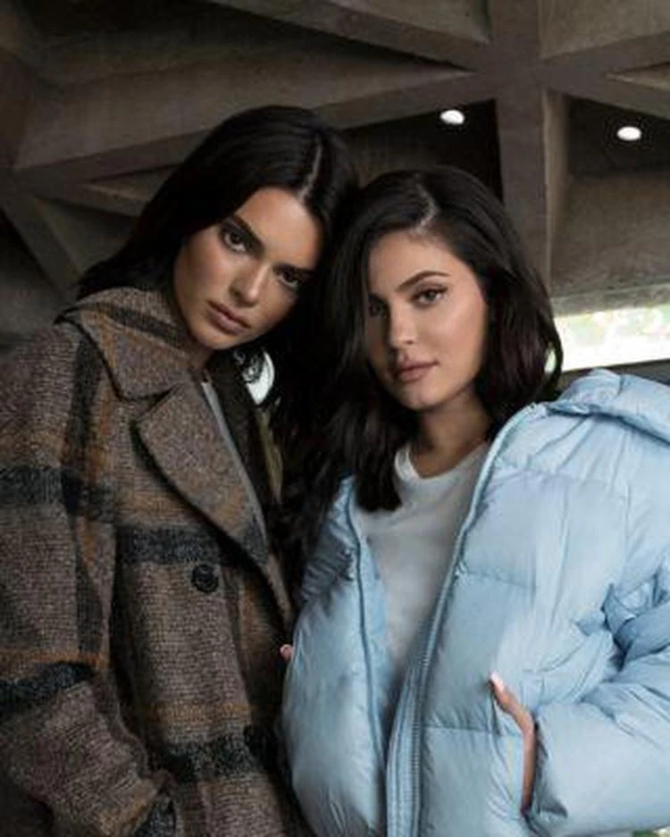 商品KENDALL & KYLIE|Convertible Hood Short Puffer Coat,价格¥1067,第4张图片详细描述