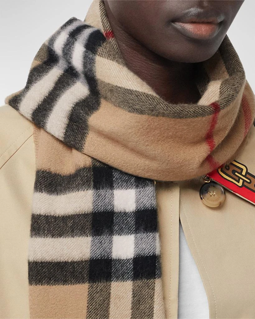 商品Burberry|Giant Check Cashmere Scarf,价格¥3453,第2张图片详细描述