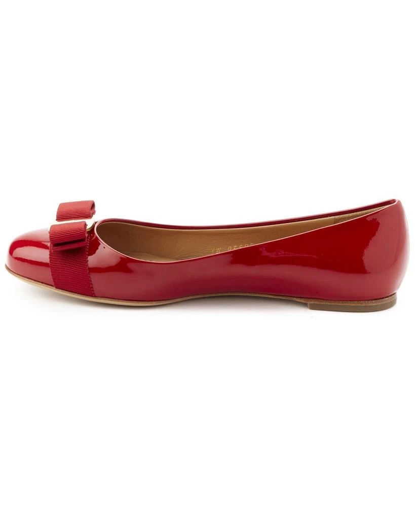 商品Salvatore Ferragamo|Salvatore Ferragamo Varina Patent Ballet Flat,价格¥2393,第2张图片详细描述