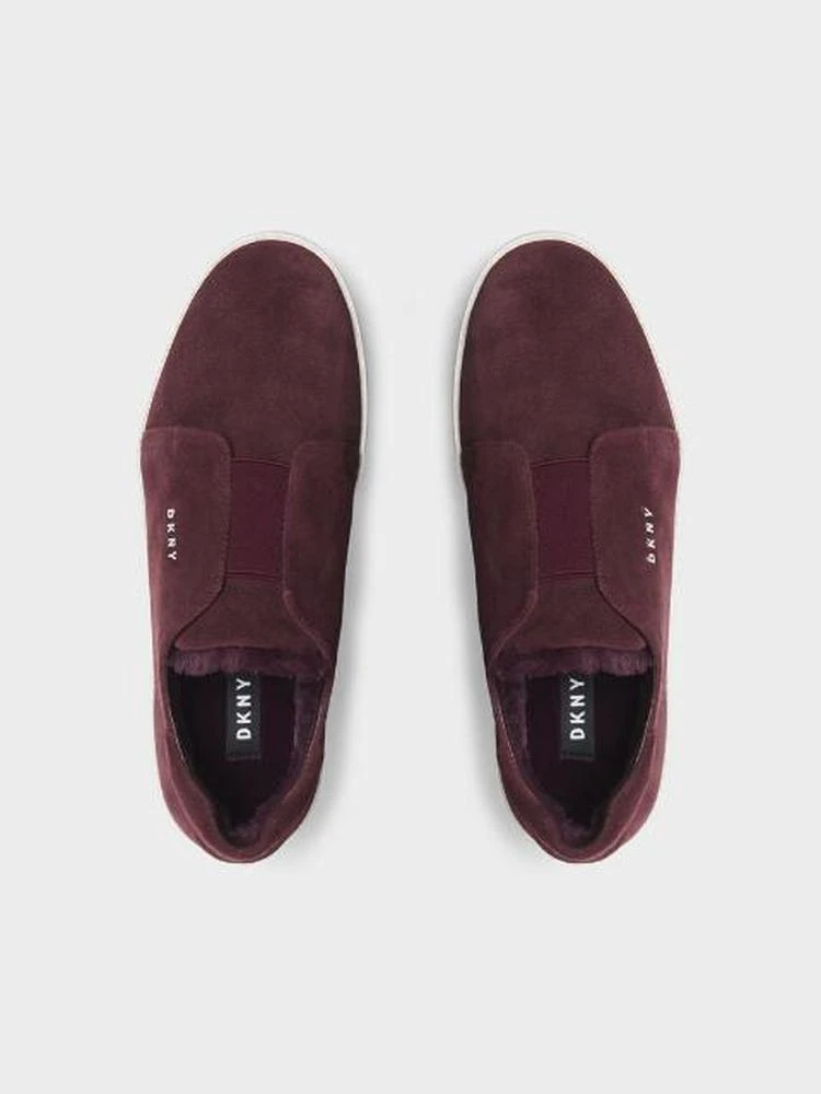商品DKNY|Parker Suede Platform Slip On Sneaker,价格¥599,第3张图片详细描述