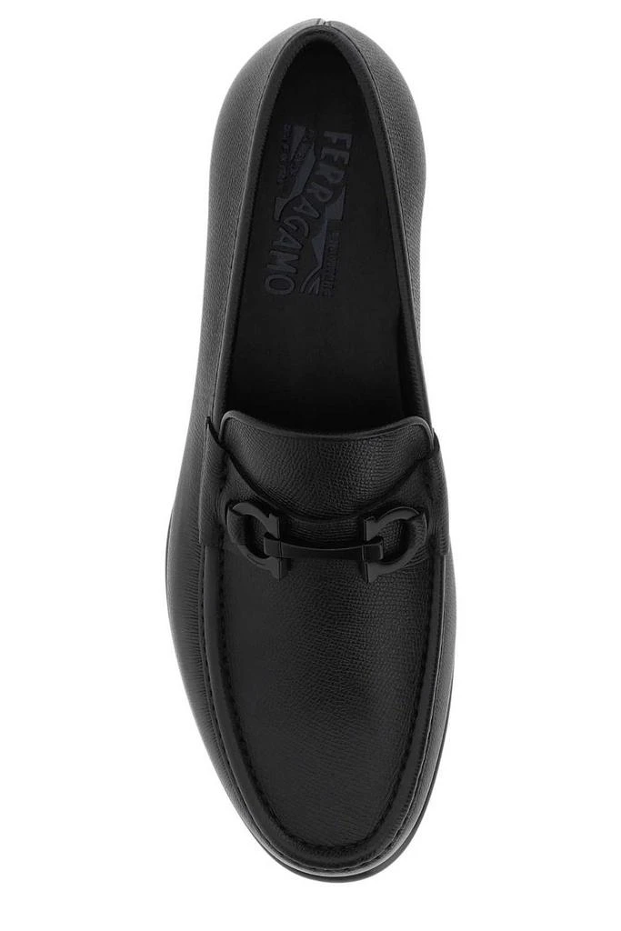 商品Salvatore Ferragamo|Salvatore Ferragamo Logo Plaque Slip-On Loafers,价格¥3393,第3张图片详细描述