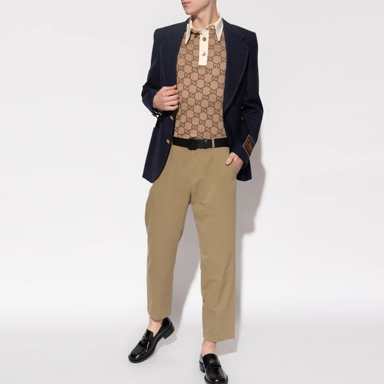 商品[国内直发] Gucci|古驰 Aria系列 老花拼接金扣短袖Polo衫 男款 卡其色,价格¥5448,第5张图片详细描述