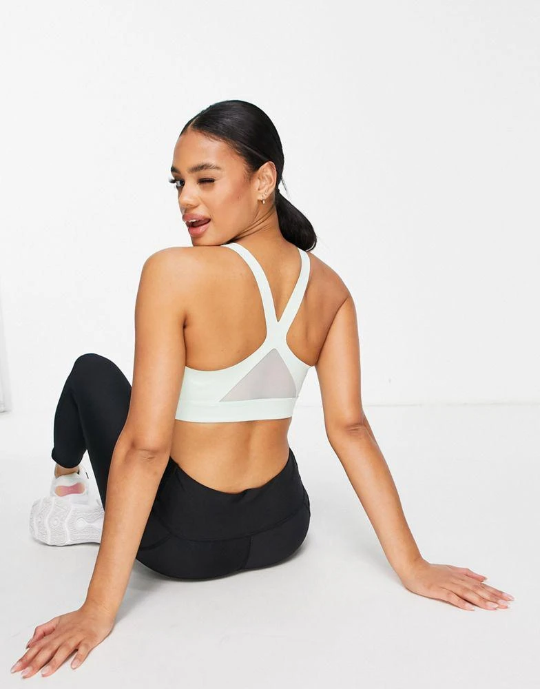 商品Under Armour|Under Armour Rush Auxetic mid bra in green,价格¥241,第2张图片详细描述
