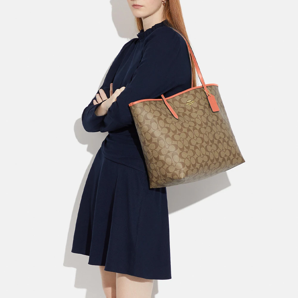 商品[国内直发] Coach|蔻驰 City 33 经典老花按扣开合 PVC 托特包Tote包购物袋手提单肩包 大号 女款 卡其色拼浅珊瑚色,价格¥1864,第5张图片详细描述