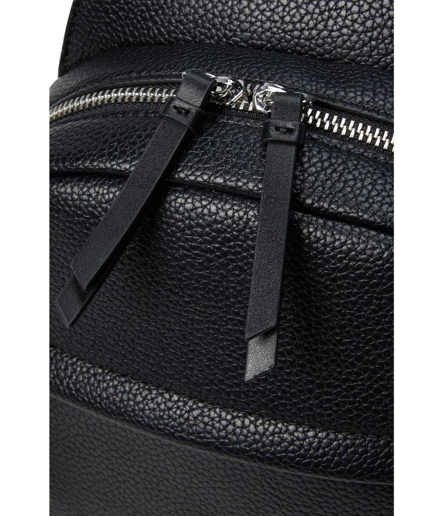 商品Calvin Klein|Mia Backpack,价格¥938,第4张图片详细描述
