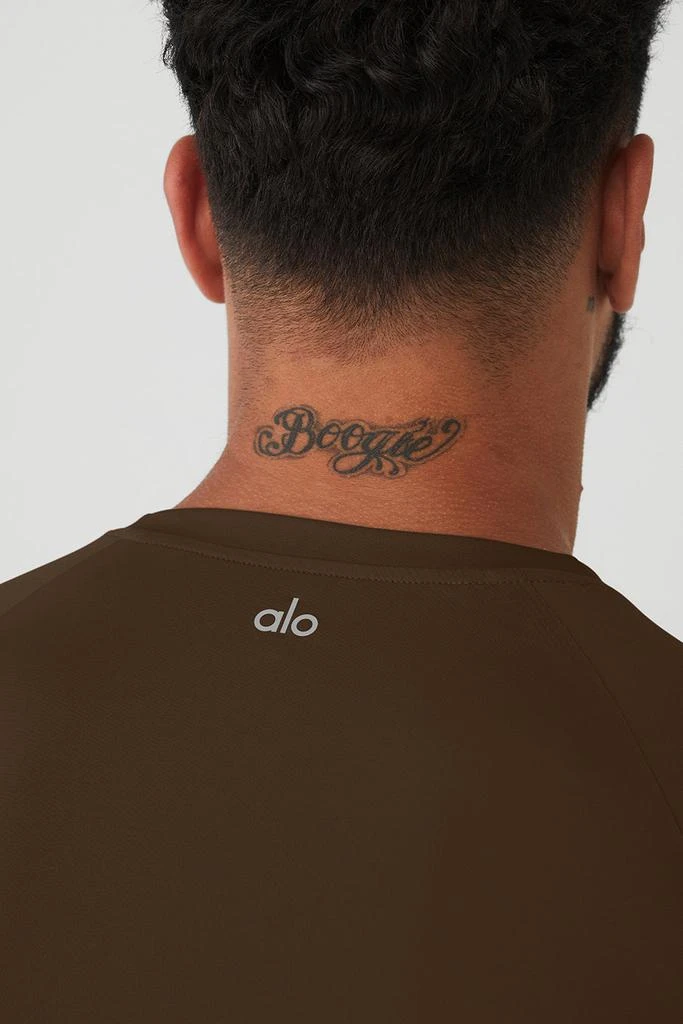 商品Alo|Idol Long Sleeve Performance Tee - Espresso,价格¥808,第4张图片详细描述