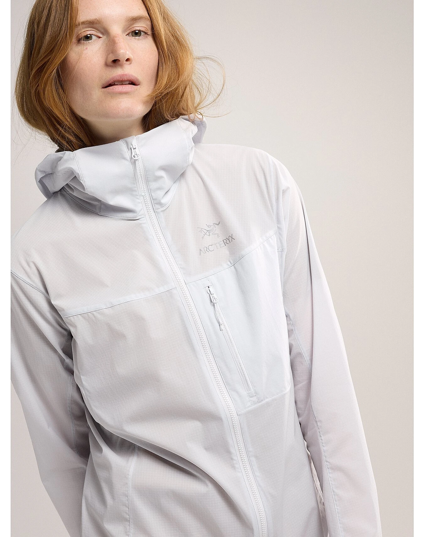 商品Arc'teryx|Arc'teryx 女士户外软壳衣 X000006946ATMOS 灰色,价格¥1604,第3张图片详细描述