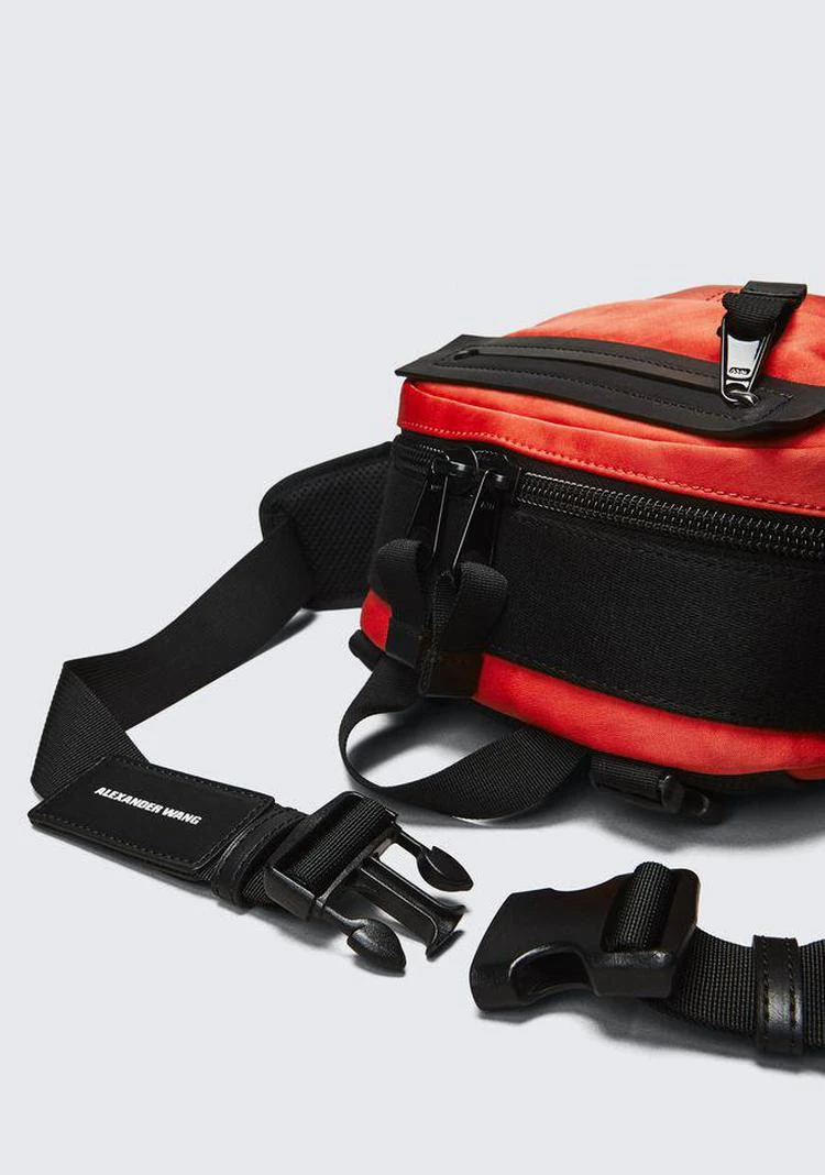 商品Alexander Wang|EZRA CROSSBODY HIKE BAG,价格¥1767,第5张图片详细描述