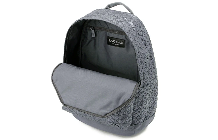 商品[国内直发] Issey Miyake|三宅一生 Kuro Daypack系列 四月限定磨砂大容量 聚氨酯 电脑包书包背包双肩包 常规 男女同款情侣款 金属灰,价格¥5852,第4张图片详细描述