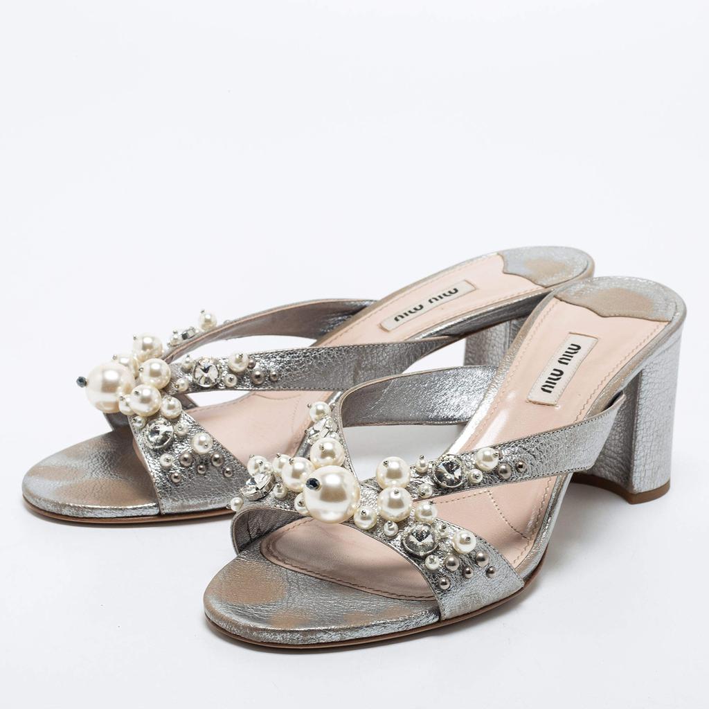Miu Miu Silver Leather Crystal And Pearl Embellished Slide Sandals Size 40商品第2张图片规格展示