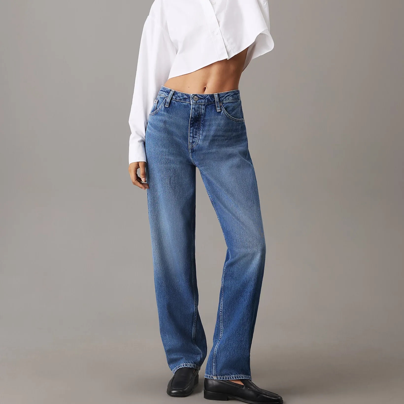 颜色: 中蓝色, Calvin Klein | Calvin Klein/CK 女士浅蓝色门襟扣洞款牛仔直筒裤 