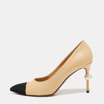香奈儿鞋, [二手商品] Chanel | Chanel Beige/Black Leather And Canvas Faux Pearl Cap Toe Pointed Toe Pumps Size 38商品图片 4.8折