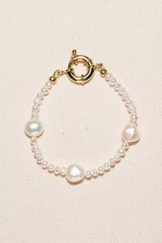 商品Joey Baby | Joey Baby Kylie Pearl Bracelet,商家Urban Outfitters,价格¥320图片