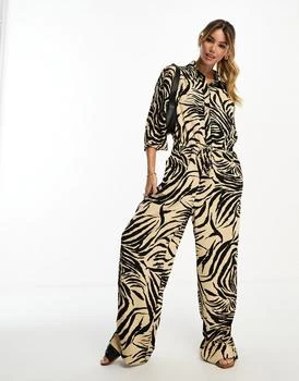 推荐Monki loose fit jumpsuit in beige zebra print商品