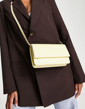 推荐& Other Stories leather fold over cross body bag in yellow商品