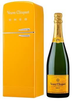 商品Veuve Clicquot | Yellow Label Champagne NV & Smeg Mini Fridge Gift Tin,商家Harvey Nichols,价格¥644图片