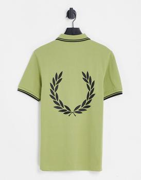 推荐Fred Perry back print polo shirt exclusive to ASOS in green商品