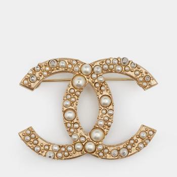 商品Chanel Gold Tone CC Faux Pearl Pin Brooch,商家The Luxury Closet,价格¥4672图片