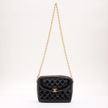 香奈儿122单肩包, [二手商品] Chanel | Chanel Black Quilted Patent Leather CC Diana Camera Shoulder Bag商品图片 
