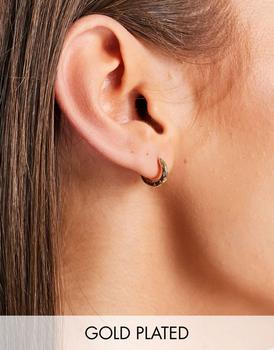 推荐Astrid & Miyu 18k gold plated etched dome huggie earrings商品