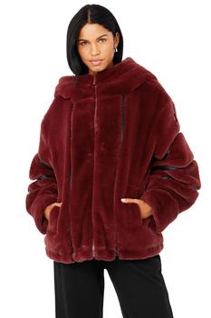 商品Knock Out Faux Fur Jacket - Cranberry,商家Alo yoga,价格¥2687图片