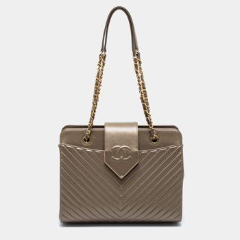 香奈儿122单肩包, [二手商品] Chanel | Chanel Metallic Olive Green Chevron Quilted Leather Collar And Tie Shoulder Bag商品图片 6.5折