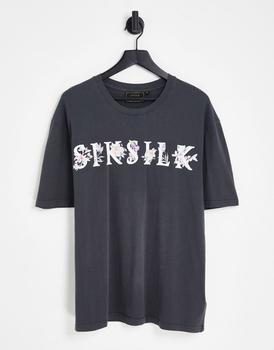 推荐Siksilk t-shirt in grey acid wash with floral logo print商品