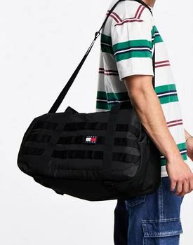 推荐Tommy Jeans flag logo skater boy duffle bag in black商品