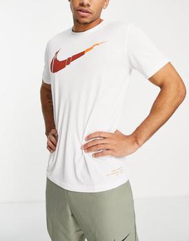推荐Nike Training Q5 Swoosh t-shirt in white商品