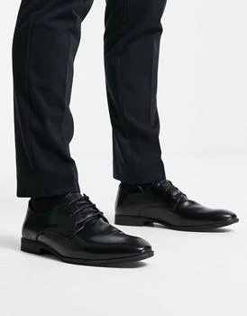 推荐New Look derby shoes in black商品